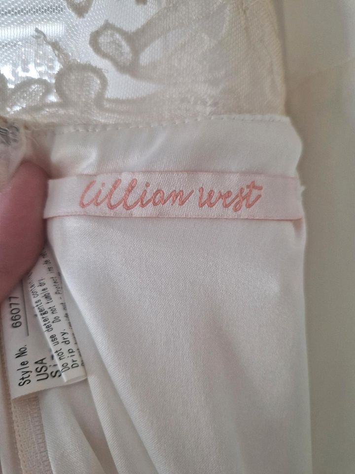 Brautkleid von Lillian West, Größe 42 - ungetragen! in Gnarrenburg