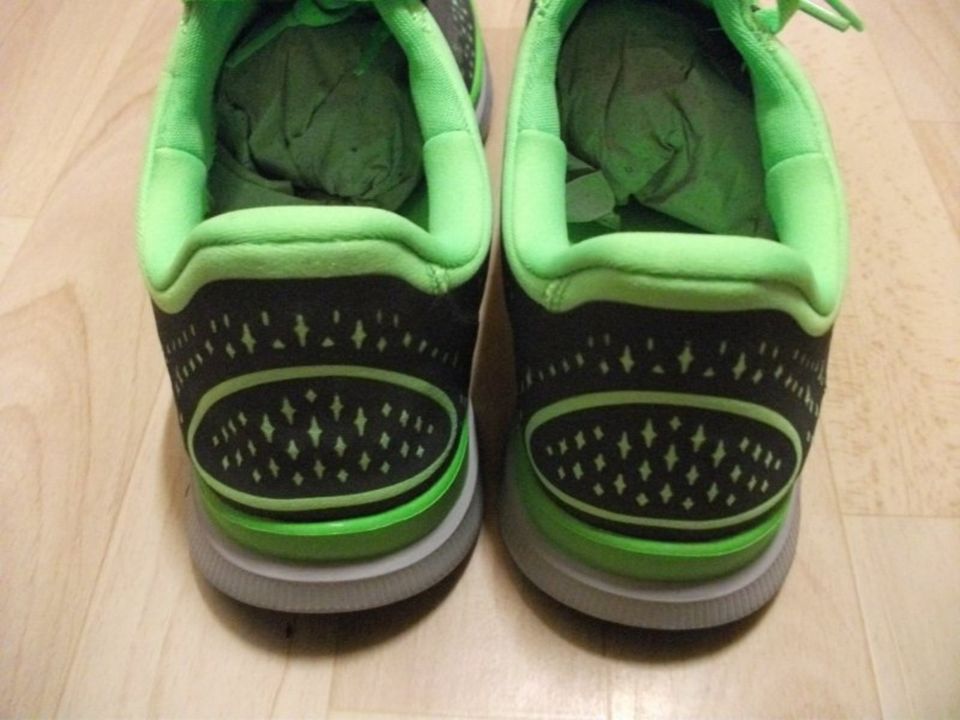 Nike Leichte Schuhe Free 3.0 V4 3 Grau Neon Grün 45 - NEU Rarität in Berlin