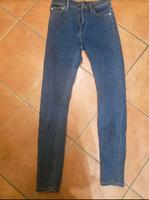 Verkaufe eine blaue Jeanshose Niedersachsen - Uetze Vorschau