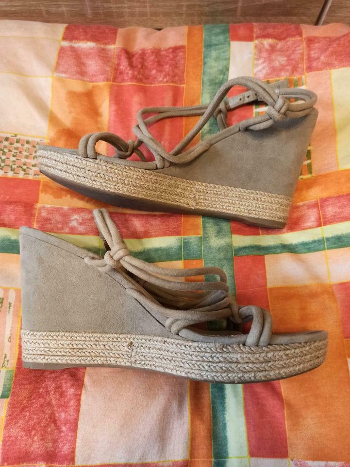 Prada Damen Schuhe Sandalen Wedges Sommer Riemchensandalen in Euskirchen