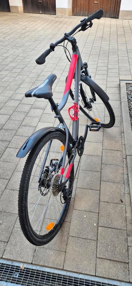 Fahrrad Riverside 500 Crossbike 28 Zoll grau / rot Größe M in Passau
