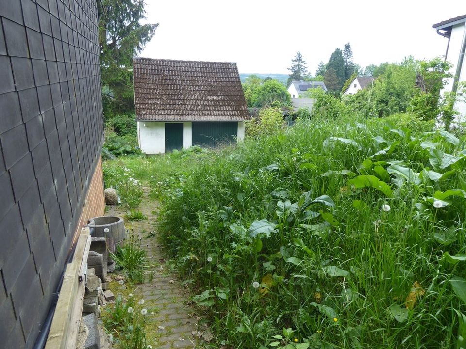 Renovierungsbedürftiges Einfamilienhaus mit Nebengebäude in herrlich ruhiger Waldrandlage in Waldbröl