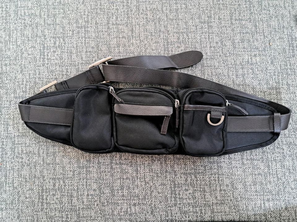 Bauchtasche Hüfttasche schwarz Kunststoff in Marktoberdorf