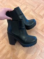Schwarze Stiefel Thüringen - Jena Vorschau