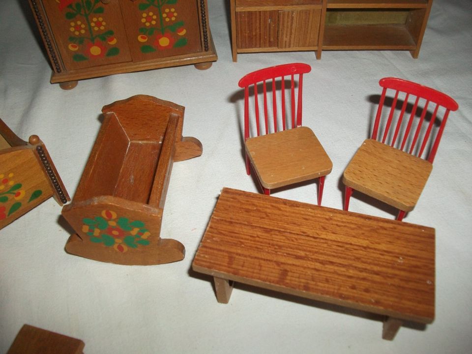 Puppenmöbel Bauernmöbel aus Holz 1960iger in Wendorf