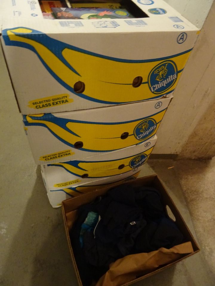 5 Bananenkartons mit Trödel für Selbstabholer in Düsseldorf