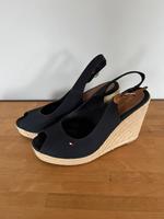 Tommy Hilfiger Damen Sandale mit Keilabsatz Schuhe 39 dbl. Dresden - Leuben Vorschau