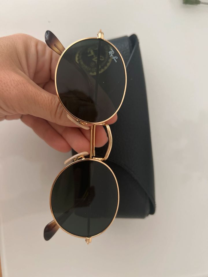Authentic RayBans 100% UV proof in Berlin