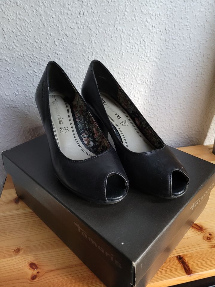 ***Schwarze Pumps*** in Bochum