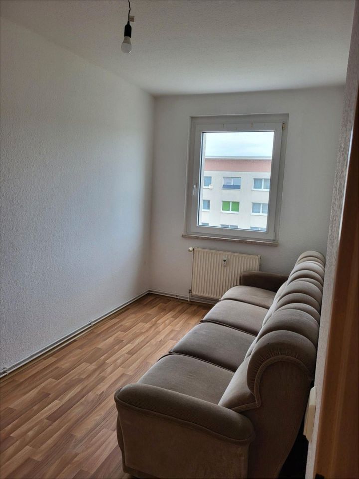 Renovierte 3-Raum Wohnung mit Küche und Balkon in Aken