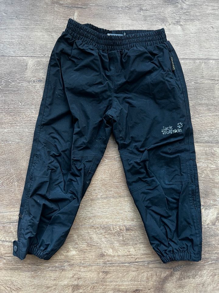 Jack Wolfskin Regenhose Größe 104 schwarz in Hersbruck