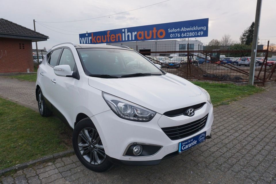 Hyundai ix35 AWD Premium*LEDER*KAMERA*PDC*PANORAMA !! in Kempen