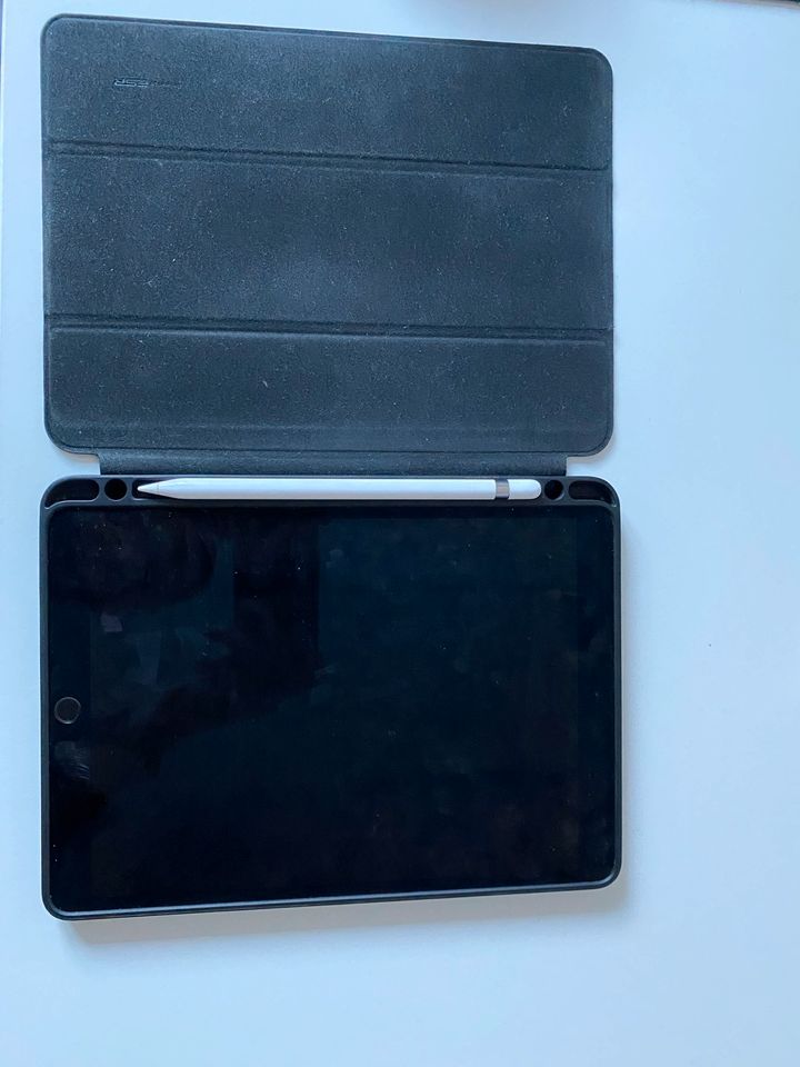 iPad Air (2019) 3 Gen.  incl Pencil und Hülle in Düsseldorf