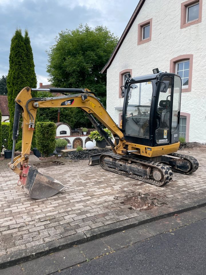 Minibagger CAT 302.7D 3to. mieten leihen Bagger in Schönenberg-Kübelberg