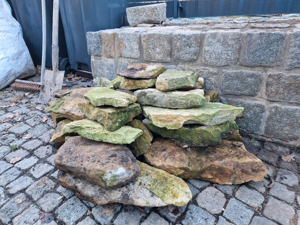 Muschelkalksteine, Natursteine, Beetumrandung in Freital