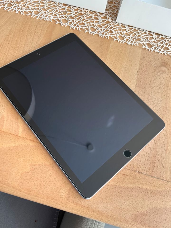 iPad Air 2   64 GB silbergrau in Schorfheide