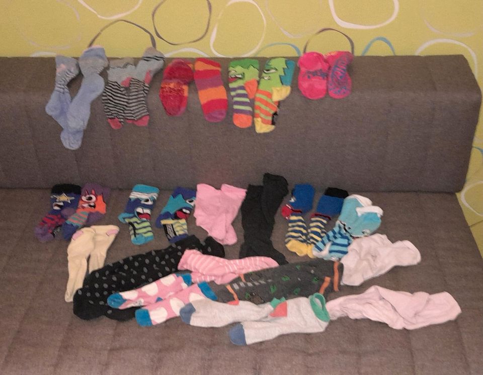 19 Paar Sneaker, lange, dünne, dicke Socken in Moers