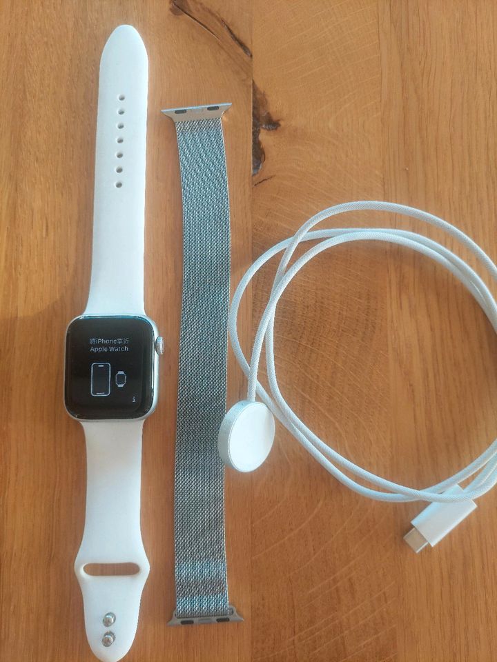 Apple Watch SE 44mm in Rottenburg a.d.Laaber