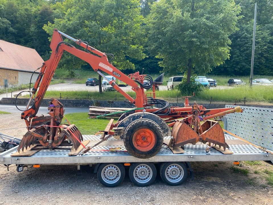 Transporte von Traktoren Baumaschinen Fahrzeugen in Kranichfeld