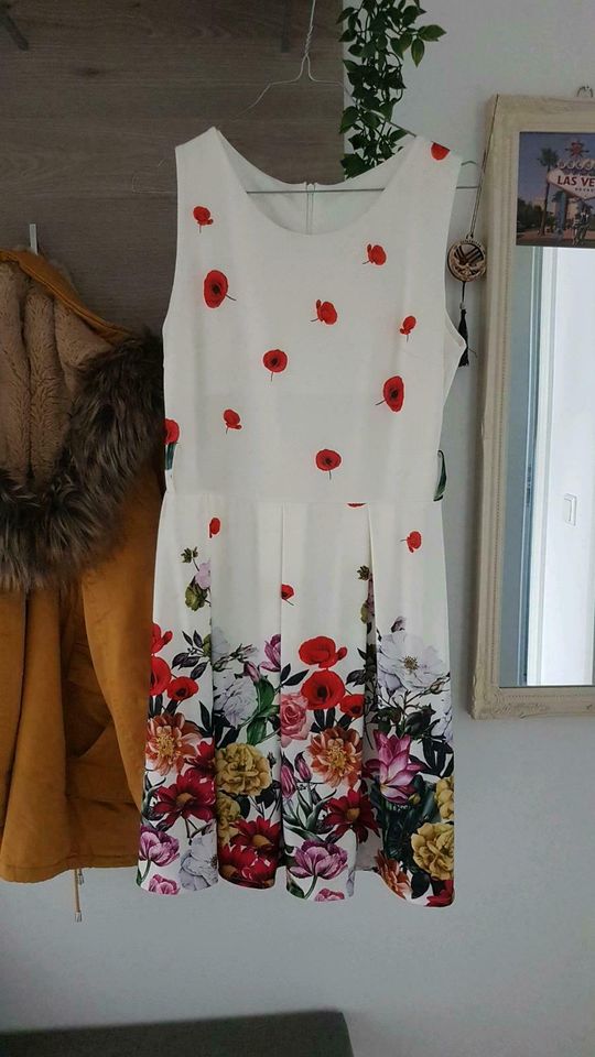 Sommerkleid, Cocktailkleid, weiß, Blumen,  Gr S in Hamburg