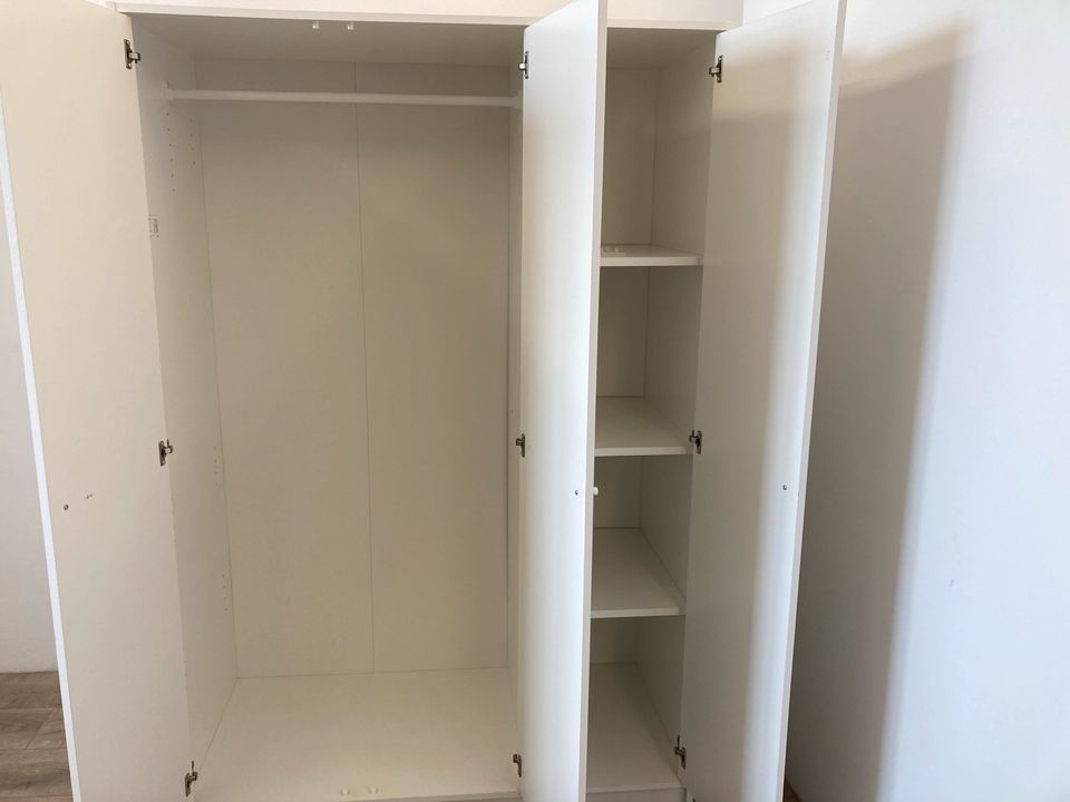 #A Ikea Kleiderschrank Kleppstad weiß 3 türig Türen 117 x 176 cm in Burgstädt