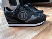 Tommy Hilfiger Sneaker Gr.41 Sachsen-Anhalt - Halle Vorschau