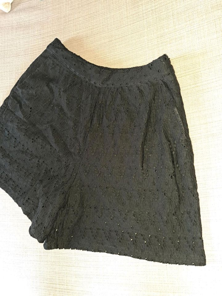 Mango Shorts S/ M (L) Häkelspitze kurze Hose in Bremen