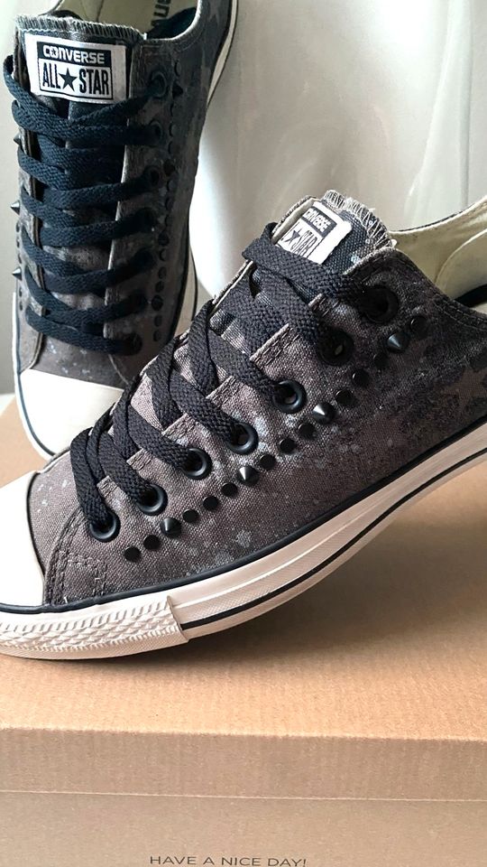 Converse Sneaker - All Star OX Studded Chucks / Gr. 44,,5 in Lübbecke 