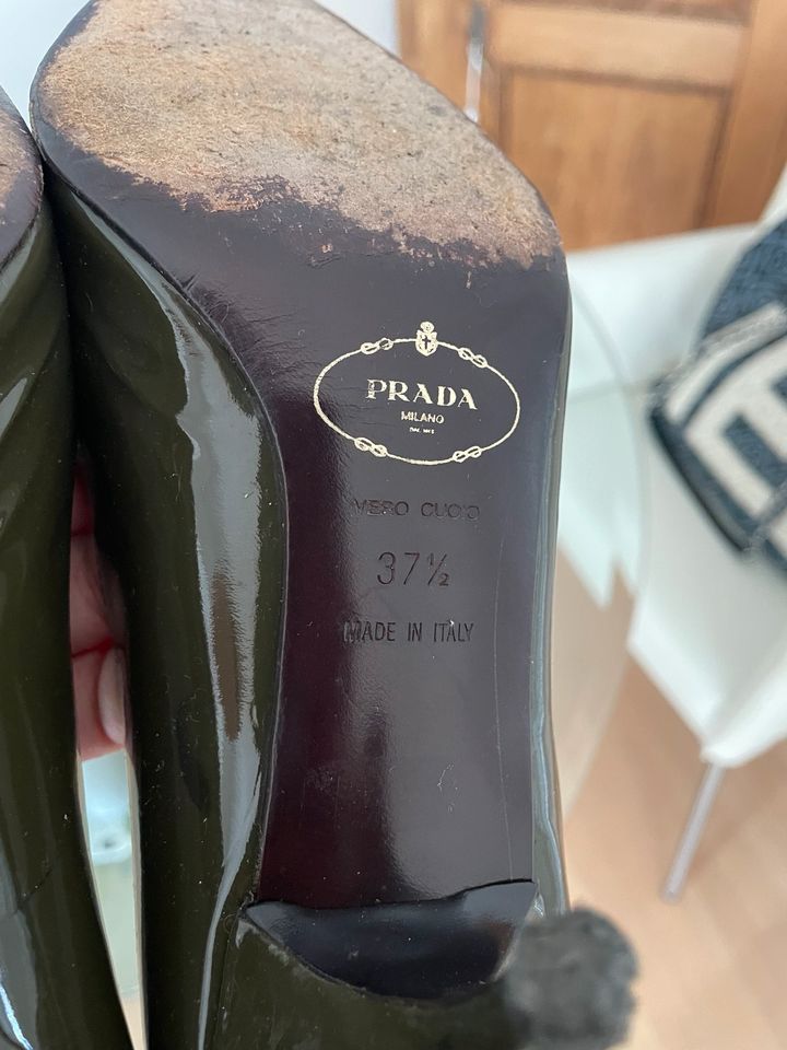 Prada Pumps 37,5 khaki getragen Highheel in Paderborn