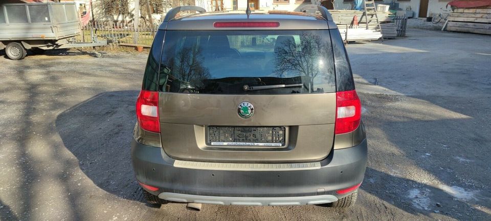 Skoda Yeti Ambition Plus Edition*Automatik*BI XENON* in Raubling