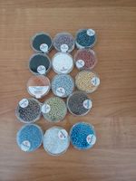 15 Dosen verschiedene Farben und Größen Rocailles für Perlenschmu Nordrhein-Westfalen - Fröndenberg (Ruhr) Vorschau