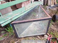 Terrarium / Vitrine aus Stahlrahmen, dreieckig Hessen - Fritzlar Vorschau