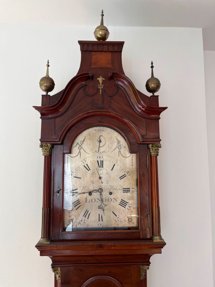Antike Uhr aus Großbritannien in Kassel