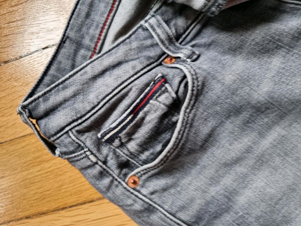 Jeans Tommy Hilfiger "Sylvia" 28/30 in Oberhausen