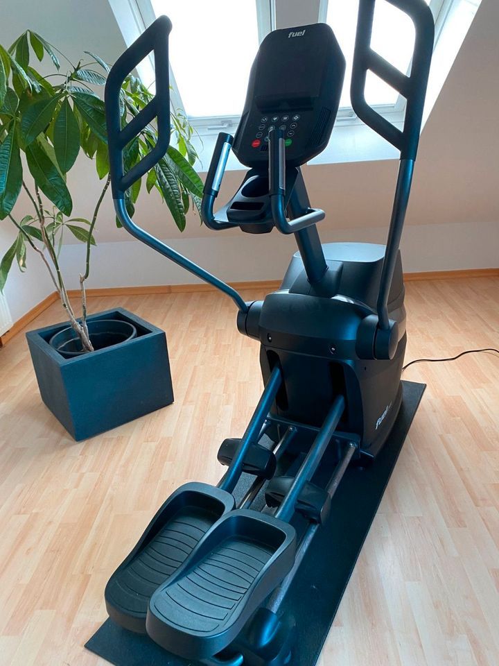 Ellipsentrainer Fitness EC1000 fast Neu noch mit Garantie in Aschheim