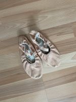 Sansha Leder Ballett Schuhe Gr.4 Ballettschläppchen Ballettschuhe Baden-Württemberg - Aidlingen Vorschau