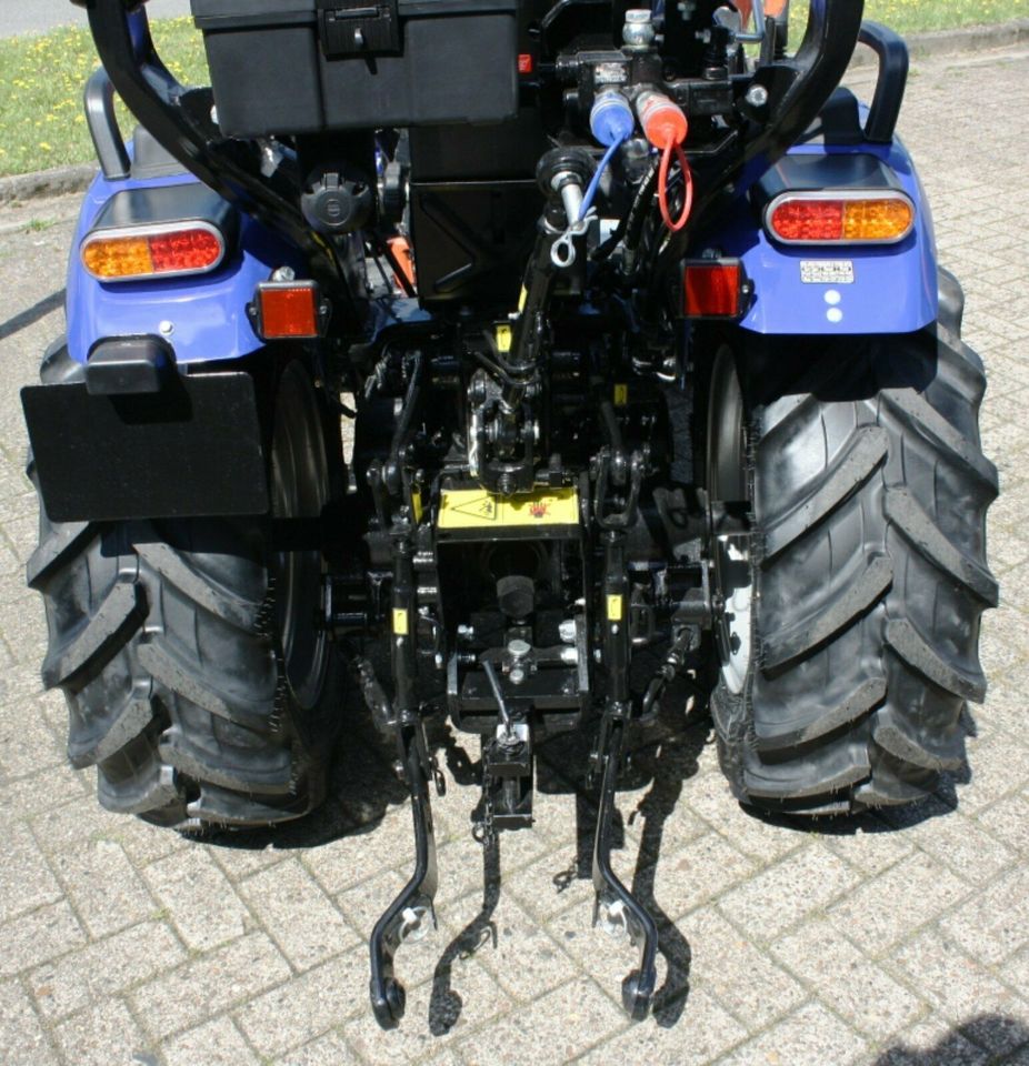 FARMTRAC 26 4x4 Frontl. / Servo / Radial in Bad Zwischenahn