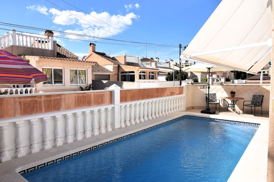 Villa mit Pool und Garage in Playa Flamenca - Spanien in Hannover