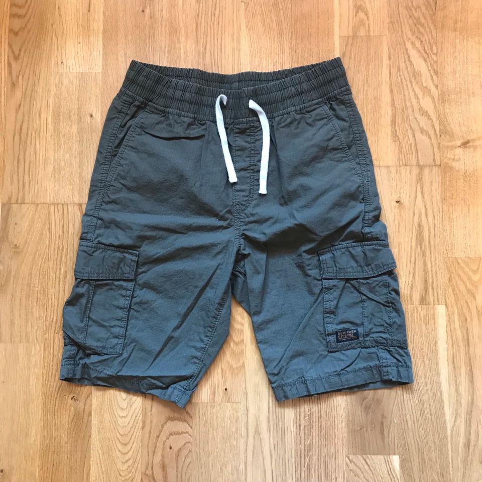 21 kurze Hosen Shorts Cargohose Junge Größe 146 152 teilweise NEU in Berlin