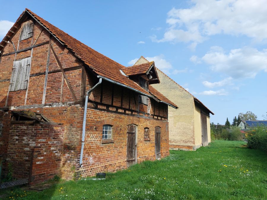 Calden: Wohnhaus mit Stallgebäude und Scheune, ideal für Tiernutzung und Hobbies in Calden