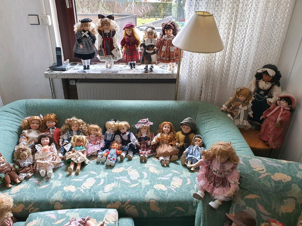 100 verschiedene Puppen /Sammlerpuppen alt in Langenhagen