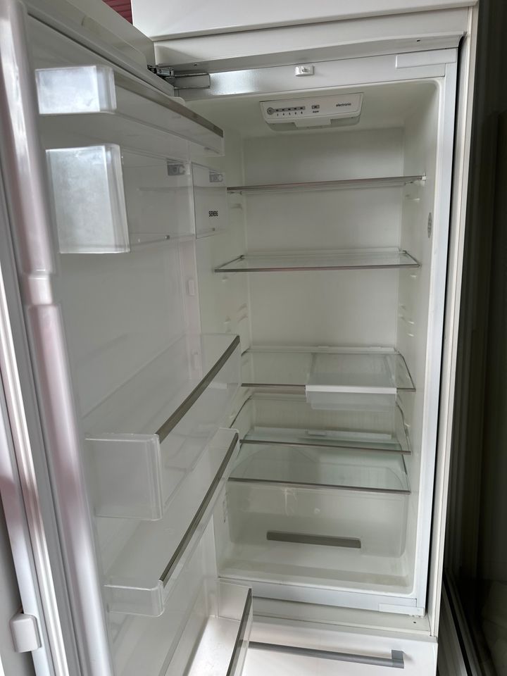 Schrank mit Kühlschrank in Bielefeld