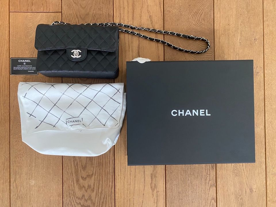 Chanel Tasche Timeless Silber + Kalbsleder neuwertig in Hamburg