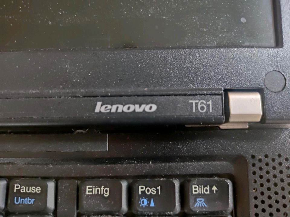 Lenovo ThinkPad T61 mit Gebrauchsspuren in Ammersbek