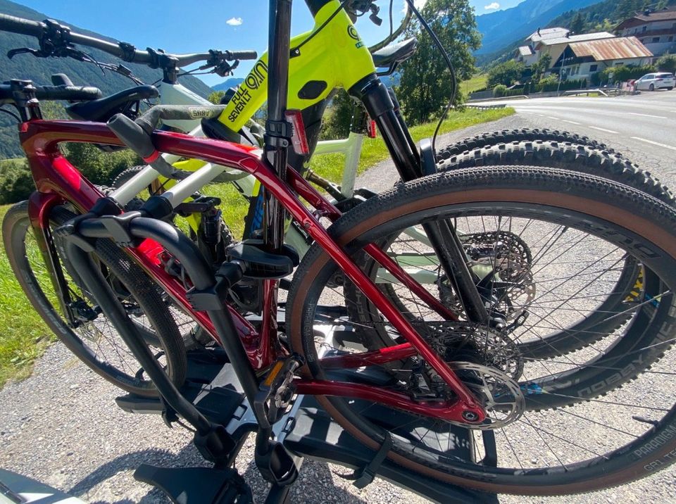 Thule EasyFold 3er Fahrradträger f. Anhängerkupplung zu mieten in Geislingen an der Steige