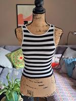 Mango  Ripp TOP Crop TOP kürzer geschnitten gestreift schwarz bla Nordrhein-Westfalen - Langenfeld Vorschau