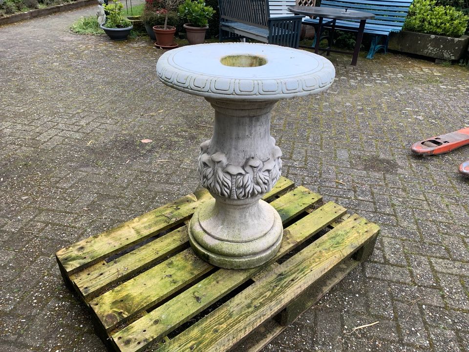 Betonsäule Gartensäule Dekosäule Gartentisch aus Beton in Neuenhaus