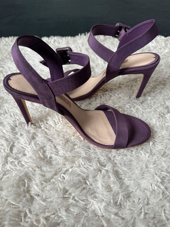 ZARA Basic Highheels Sandaletten, Gr 39, lila in Erlangen