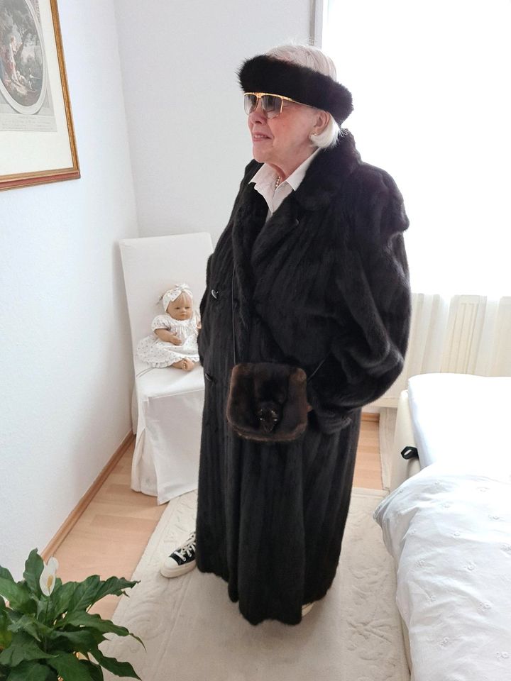 Nerzmantel Trenchcoat Schnitt Saga Mink in dunkelbraun Gr. 44 in Mannheim