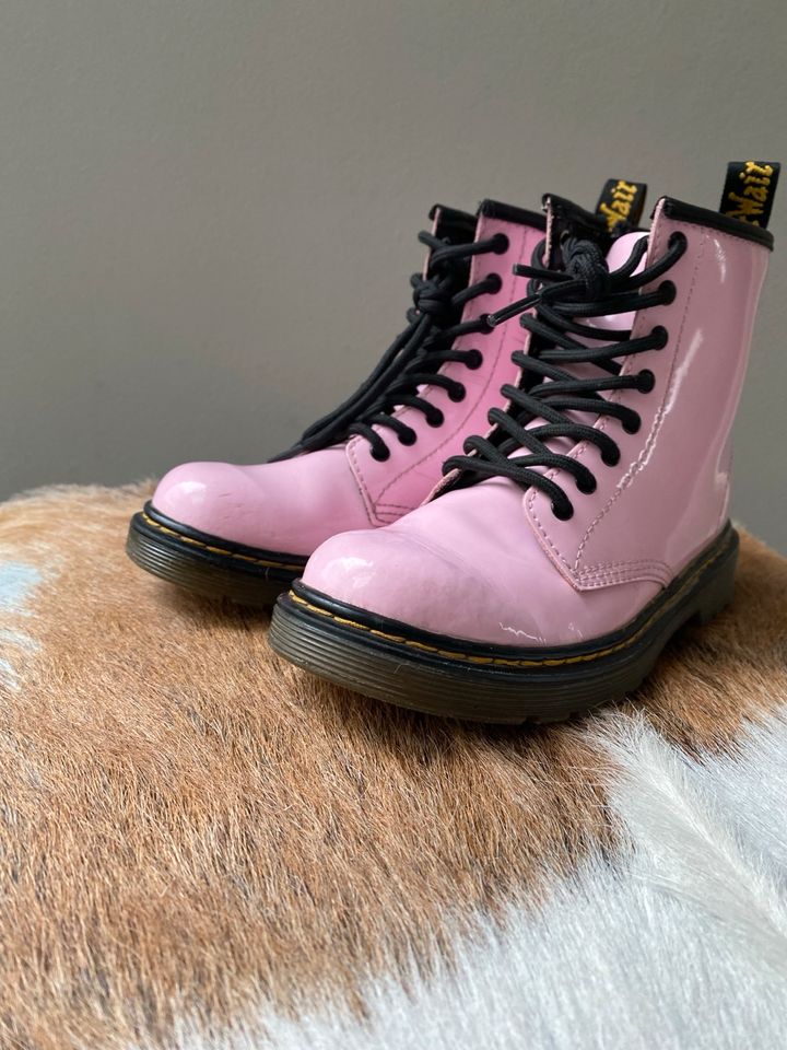 Dr. Martens Glossy Boots 33 8 Loch Stiefel Stiefeletten in Leipzig